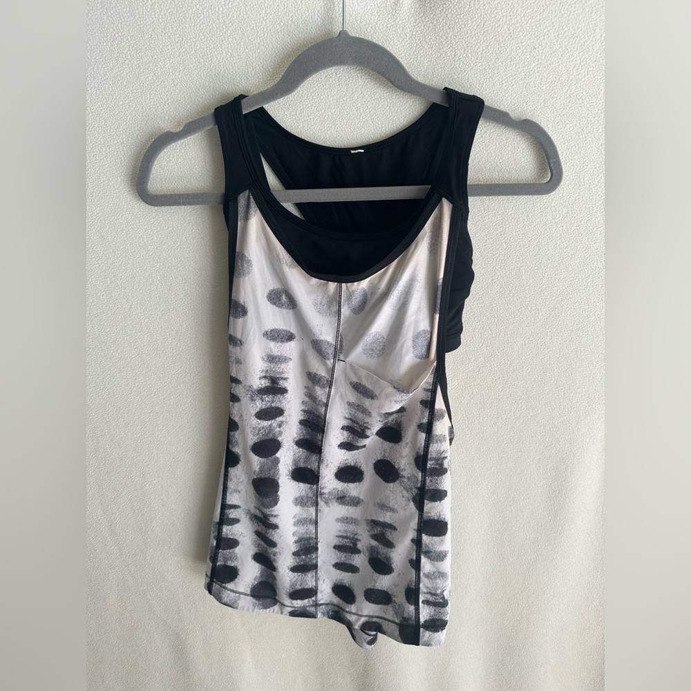 Lululemon Tank Top Womens Size 2 Black Built-in Sports Bra Active Scoop Neck